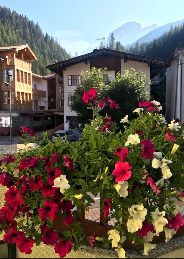 Albergo Centrale Canazei Esterno foto